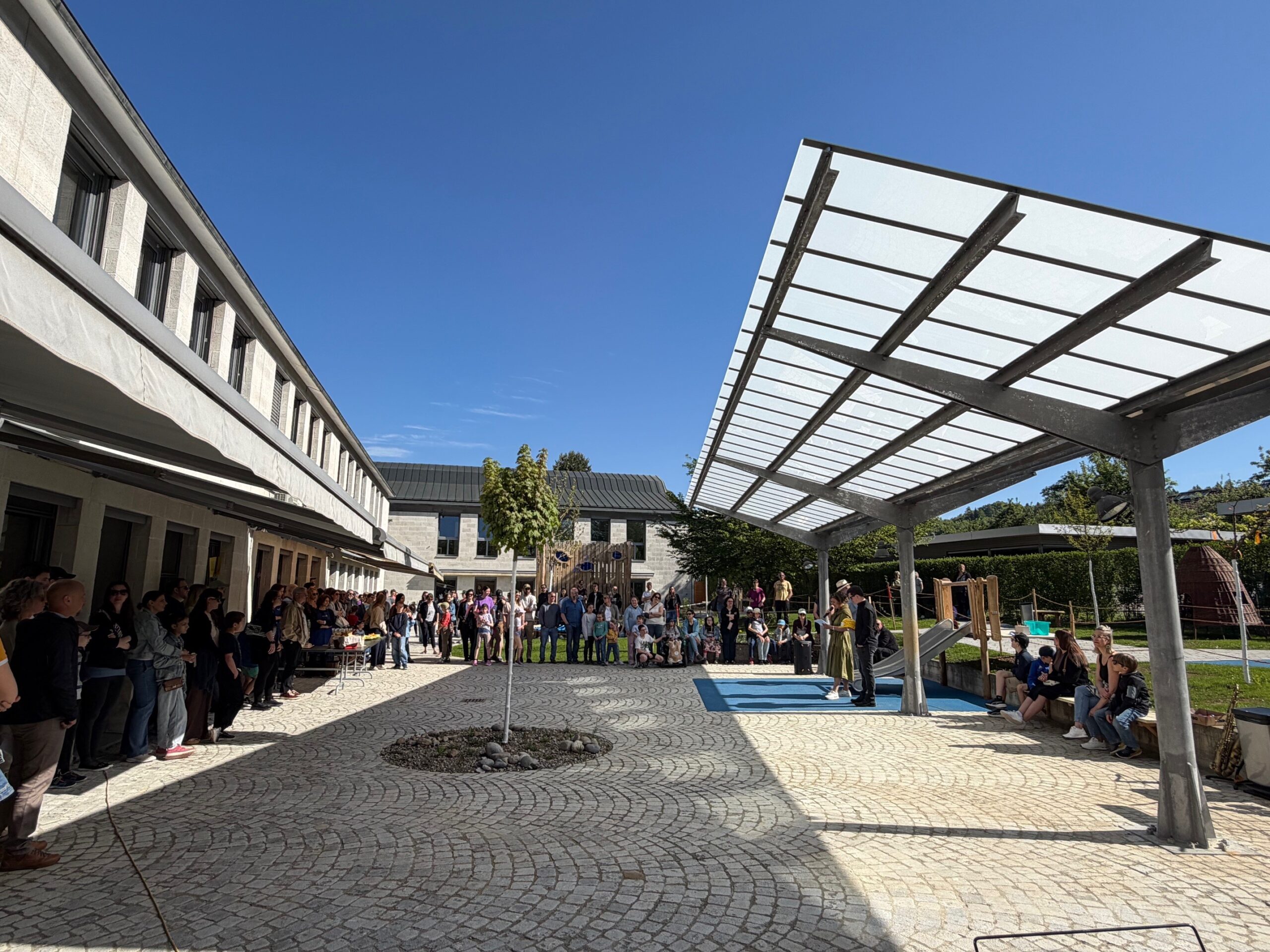 Ein Pausenplatz für alle: Stiftung zeka eröffnet naturnahen und inklusiven Schulhof an der Tagessonderschule in Baden